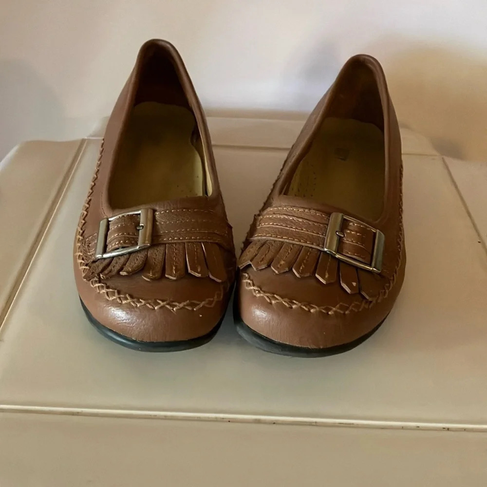 Valley Lane Womens Kathleen Brown Leather Slip on Shoe Sz 8 1/2. EUC
